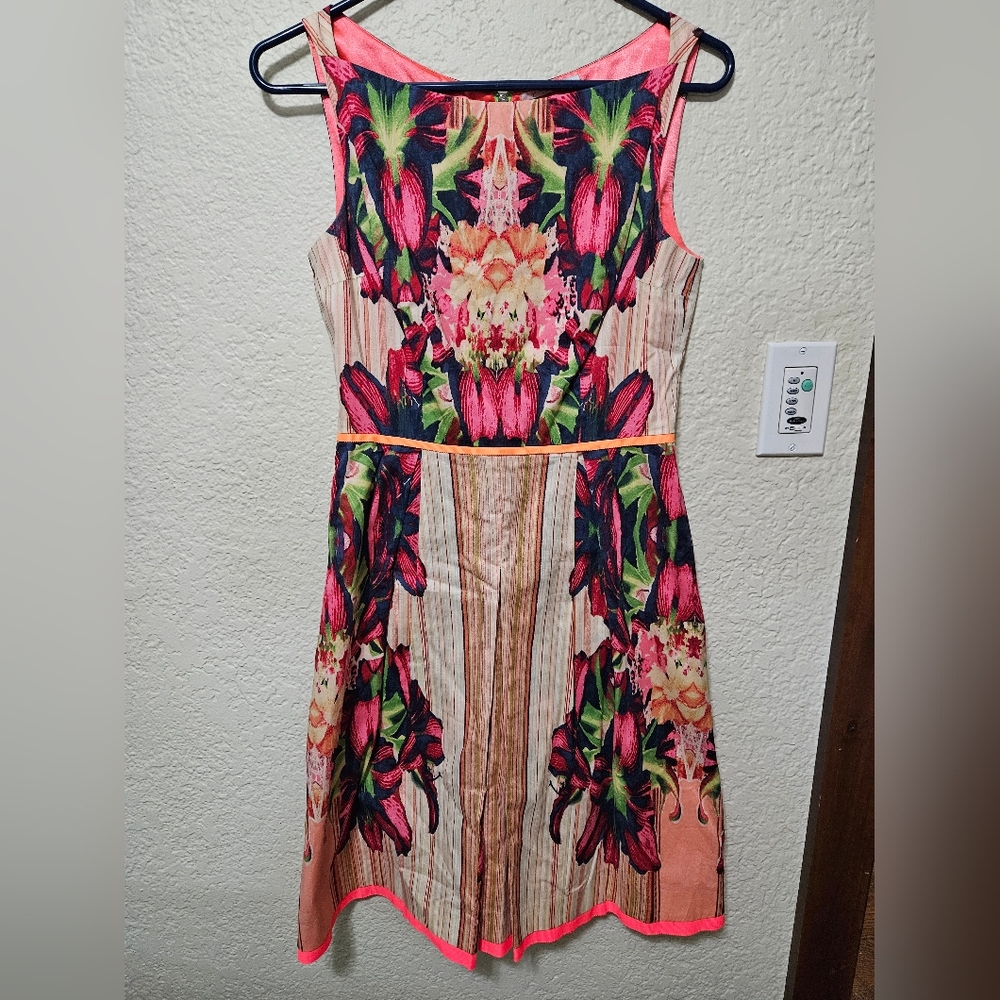 T Tahari Dress Size 4